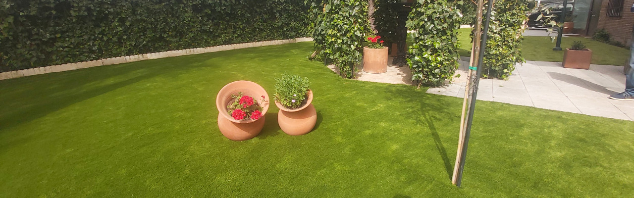 Césped artificial infantil en Torrejón de Ardoz