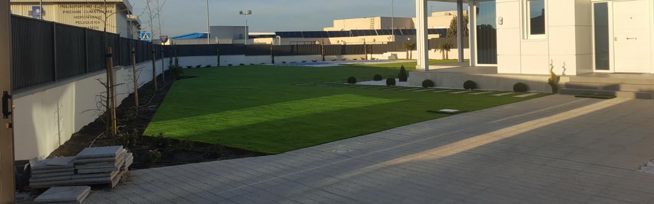 Césped artificial residencial en Torrejón de Ardoz